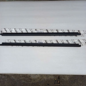 NẸP CHÂN KÍNH NGOÀI TOYOTA FOTURNER 2015