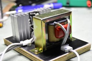 หม้อน๊อค อินเวอร์เตอร์ สูตรทีวีขาวดำ ลวงทองแดงแท้อย่างดี เคลือบน้ำยากันน้ำ พร้อมสาย 3 เมตร (ห้ามนำไปจับสัตว์)