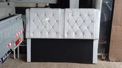 Divan Ranjang Kasur Sandaran Motif Bantal