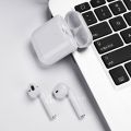 Tai nghe bluetooth i27 hỗ trợ sạc không dây. 