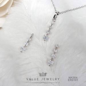 ชุดสร้อยคอและต่างหู ฝังคริสตัลทรงเพชรกลม Round Brilliant Shape เรียงขนาด4เม็ด ขนาดเล็ก เครื่องประดับ สร้อย ตุ้มหู ValueJewelry NK004 ER0181