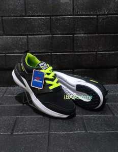 SEPATU RUNNING OLAHRAGA SEPATU SEKOLAH HITAM PUTIH POLOS TERBARU SNEAKERS PRIA SEPATU PRIA WANITA BISA COD