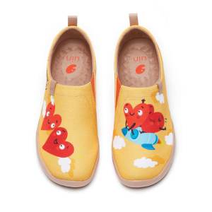 UIN Art Painted Travel Shoes Canvas Round Toe Slip on Lightweight Loafers Breathable Fashion Sneakers Love Circle