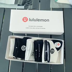 High-ankle womens socks original lululemon Solid color embroidered high-tube trendy sports socks in a casual and versatile