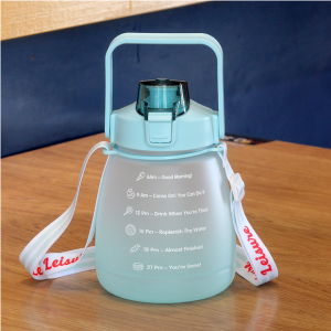 BOTOL MINUM BESAR JUMBIO RAINBOW TALI 1300ML 1122-155