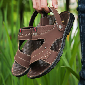 Ready Stock mens outdoor sandals middle-aged mens casual slippers can be worn while driving Size39-45