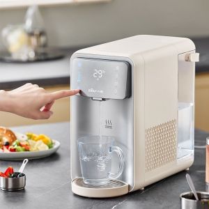 Bear Cold and Hot Water Dispenser 4L Refrigeration Instant Hot and Cold Water Dispenser Household Small Desktop Direct Drinking Fountain Thermoregulation Electric Hot and Cold Integrated Water Dispenser Hot Water Bottle Family Gift