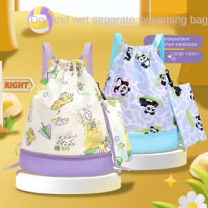 VEROM แยกแห้งและเปียก กระเป๋าว่ายน้ำสำหรับเด็ก ช่องใส่รองเท้า ไม่ซึมน้ำ กระเป๋าเก็บของว่ายน้ำ กระเป๋าเป้เด็กกันน้ำ การ์ตูน กระเป๋าชายหาดสำหรับเด็ก กีฬาทางน้ำ