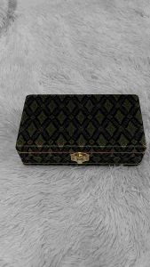 กล่องใส่พระกล่องใส่ทองกล่องใส่แหวนกล่องใส่กำไล4*7นิ้ว(เรียบ)เราผลิต กล่องพระ  ดีไซน์ทันสมัย สร้างสรรค์ด้วยฝีมือประณีต เพื่อเสริมความสง่างามให้กับสินค้าของคุณ