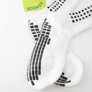 ถุงเท้ากันลื่นยาวครึ่งแข้งยี่ห้อ Socksy รุ่น FA-0001 –  พื้นกันลื่น กระชับทุกสเต็ป