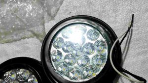 Đèn hậu led mắt tròn xe tải đầu kéo rơ mooc 16 bóng màu trắng hàng sịn SD. đèn hậu led SD-2015 mắt tròn...VIE-PARTS