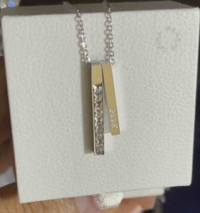 สร้อยคอพร้อมจี้รูปแท่งฝังเพชรCubic Zirconiaสวยงามเกรดเกาหลีแท้เหมาะสําหรับผิวแพ้ง่ายวัสดุสแตนเลสแท้316Lขนาดจี้ 2.5 cm.ความยาวสร้อย 18 นิ้ว สีเงิน ทอง