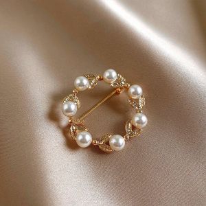 Fashion retro pearl round exquisite brooch anti-light corsage accessories