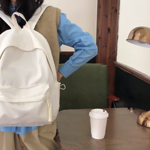 กระเป๋าเป้ไนลอนมีสไตล์สำหรับผู้หญิงและความจุเยอะของผู้ชาย Daypack พร้อมกระเป๋ากระเป๋าสะพายหลังโรงเรียนซิปเรียบ