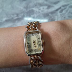 Đồng hồ nữ cộc số la mã mặt hìnhchữ nhật dạng lăc đeo tay second hand- đã qua sử dụng