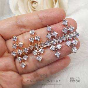 ต่างหูแป้น ระย้าคริสตัลเพชรปริ้นเซส Princess Shape มี2สี ขนาดกลาง ตุ้มหู เครื่องประดับแฟชั่น ER0508 ER1071 ValueJewelry