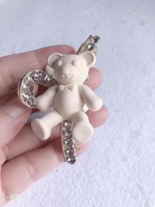 Ready Stock Fashion 6cm Rhinestone Bear Hair Claw Clip Cute Metal Hair Clip Hair Accessories时尚水晶小熊中抓夹可爱动物鲨鱼夹发夹发饰头饰