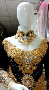Paket Sepasang Gaun Pengantin dan Beskap Beludru Adat Jawa