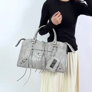 women handbags Túi đeo chéoQ Túi xách nữ phong cách biker tua rua cỡ nhỏ xách tay đeo vai