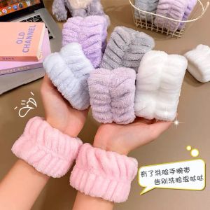 MixHome 4Pcs Wristband for Washing Soft Flannel Wrist Strap Reusable Face Makeup Towel Wrist Velvet Towel Girls Elastic Face Wash