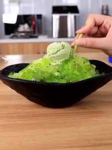 CCC Handheld Ice Crusher Portable Shave Ice Maker for Dessert & Cold Drink【Fast Delivery】