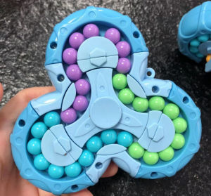 Đồ chơi Rubik biến thể hạt đậu ma thuật Spinner Rubik vòng xoay rèn luyện trí tuệ Đồ chơi thông minh _ TingTing