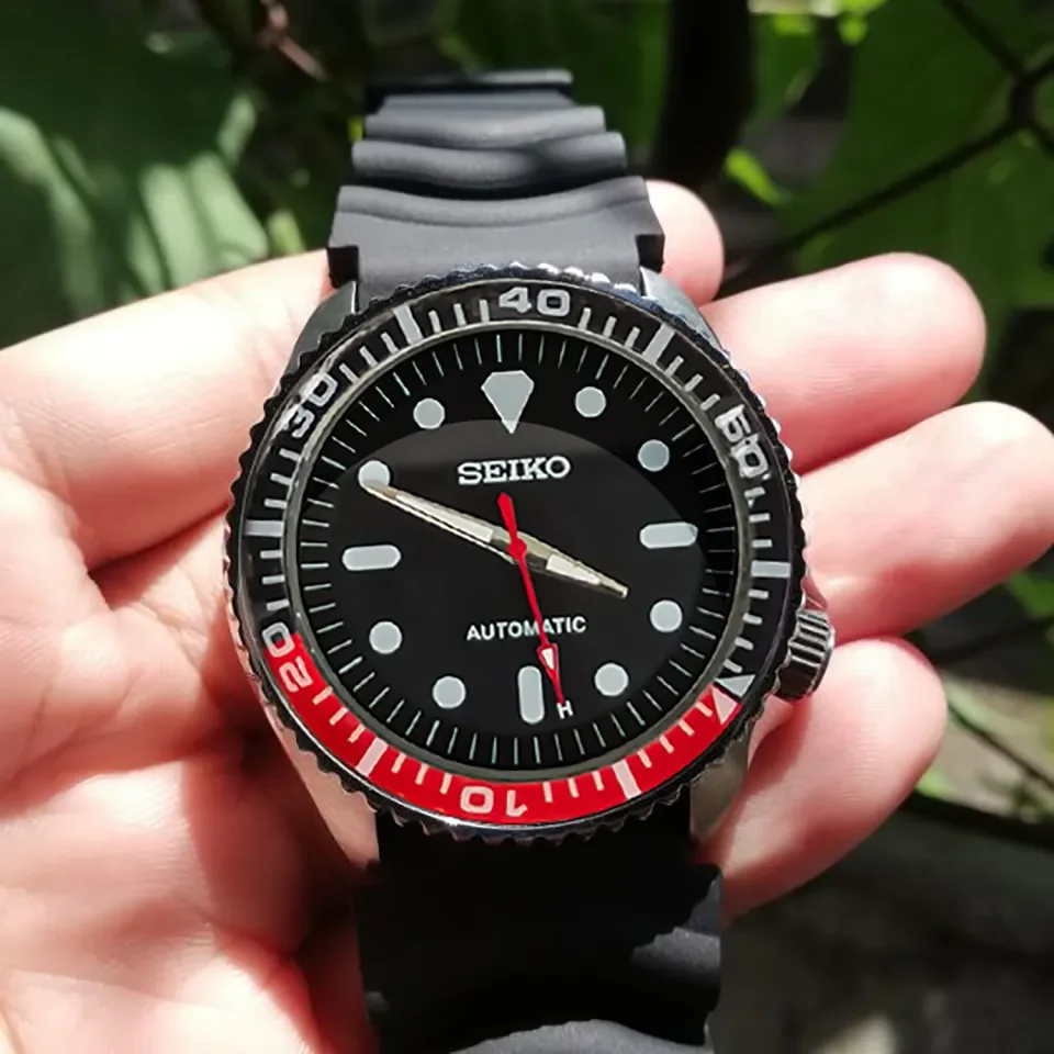 Seiko Automatic Divers Watch 200m Black Red Frame Black Rubber