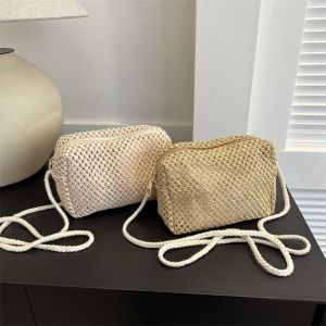 DIVATEN Pastoral Style Straw Crossbody Bag Lightweight Elegant Woven Shoulder Bag Casual Hand-woven Small Square Bag for Women