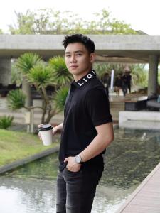 Polo Đen Bo Cổ Dệt Lightroom