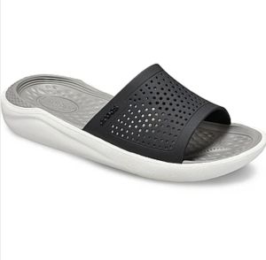 รองเท้าแตะแบบสวม Crocs LiteRide Slipper รับประกันพื้นนิ่มสินค้าสวย ตรงปก 100% จัดส่งไว 1-2 วันได้รับของ ทางร้านรับประกันสินค้า สินค้ามีปัญหาหรือไม่ถูกใจส่งคืนได้ค่ะ ลูกค้าเอาไปใส่ไม่ได้ขอเปลี่ยนไซส์ได้ค่ะ