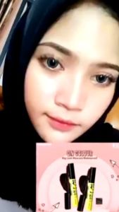 Maskara Tahan Air & Big Lash OnColour - Maskara Hitam