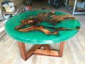 Bàn sofa tròn, gỗ epoxy, xanh ngọc bích.