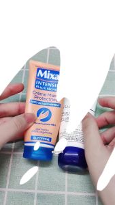1 TUÝT MÙI NGẪU NHIÊN - Kem dưỡng da tay Mixa Pháp Hand Cream Intensif Peaux Seches - Sản phẩm được chứng nhận là mỹ phẩm sinh thái và hữu cơ bởi 𝑬𝒄𝒐𝒄𝒆𝒓𝒕 mang đến cho đôi tay bạn tất cả những 𝒍𝒐̛̣𝒊 𝒊́𝒄𝒉