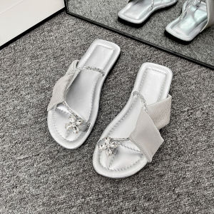 Niche Slip-on French Slippers: A Stylish Summer Footwear Combination