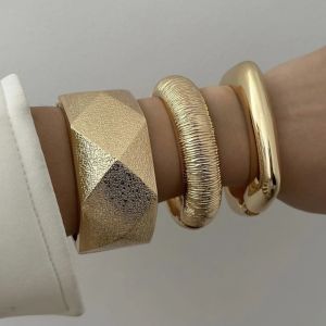 NEEUJ วินเทจ กำไลข้อมือกว้างแบบไม่สม่ำเสมอ หนาและสั้น เสน่ห์เสน่ห์ กำไลโลหะรูปทรงเรขาคณิต อุปกรณ์เครื่องประดับอัญมณี หรูหราสุดหรู กำไลพังค์สุดโต่ง ของขวัญสำหรับผู้หญิงเด็กผู้หญิง