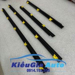 Nẹp chân kính trong Kia Pride CD5