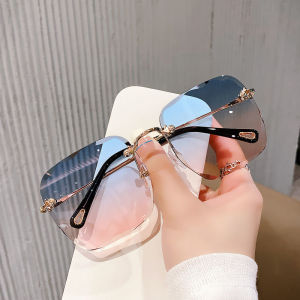 2022 New Super Large Rim Irregular Black Sunglasses Womens to Make Big Face Thin-Looked Special Frameless Decorative Sunglasses