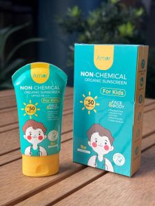 (สูตรออร์แกนนิค) ครีมกันแดดเด็ก กันน้ำ สำหรับทาหน้าและทาตัว สูตรออแกนิค SPF50 PA+++  Amor กันแดดเด็ก ไม่มีสารเคมี ไม่แพ้ Organic Sunscreen  x1 ชิ้น