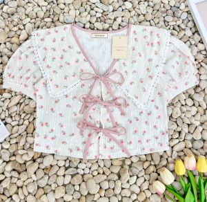 เสื้อครอปคอปกผ้าลายปัก งานผ้าลายดอกไม้น่ารักๆ เสื้อครอปคอซองปักดอกไม้มินิมอล หวานๆ ป้าย Peekanong.