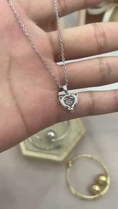 Elegant womens accessories unique and delicate necklace simple and stylish four-leaf clover pendant collarbone chain neck jewelry