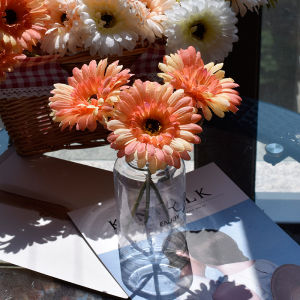 Nordic Style High Quality Simulation Gerbera Flower Artificial Bouquet Decoration for Home Hotel Terrace Office Hotel Garden Party Fake Flowers Gifts Decor