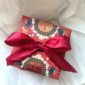 กล่องของขวัญสไตล์จีน สีแดง ดีไซน์ลายไทย พร้อมโบว์และเชือกหิ้ว สำหรับขนมเปี๊ยะ/เค้ก/ส้ม พร้อมส่ง