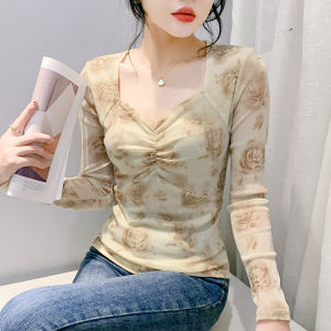 YIMEI เสื้อยืดพิมพ์ลายคอวีจับจีบสำหรับฤดูใบไม้ร่วงและฤดูหนาว2024ใหม่สไตล์กวางโจวเสื้อตัวในตาข่ายช่องผ่านยาวของผู้หญิงเสื้อซับในฤดูหนาวที่สง่างาม