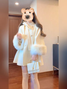 《1115》เสื้อคลุมขนสัตว์สีขาวยาวปานกลางสไตล์ฝรั่งเศสสำหรับผู้หญิงในฤดูใบไม้ร่วงและฤดูหนาว เสื้อคลุมขนสัตว์แบบยาวปานกลางสไตล์เกาหลี