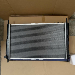 Két nước Ford Mondeo 2003-2007. Máy 2.0. MT