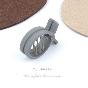 กิ๊บปลาหนีบรวบผมสไตล์แบรนด์ดัง รุ่นสีแมทพาสเทล หนีบผมแน่นใช้แทนยางได้ ไม่ทำให้ผมเป็นรอย น้ำหนักเบา