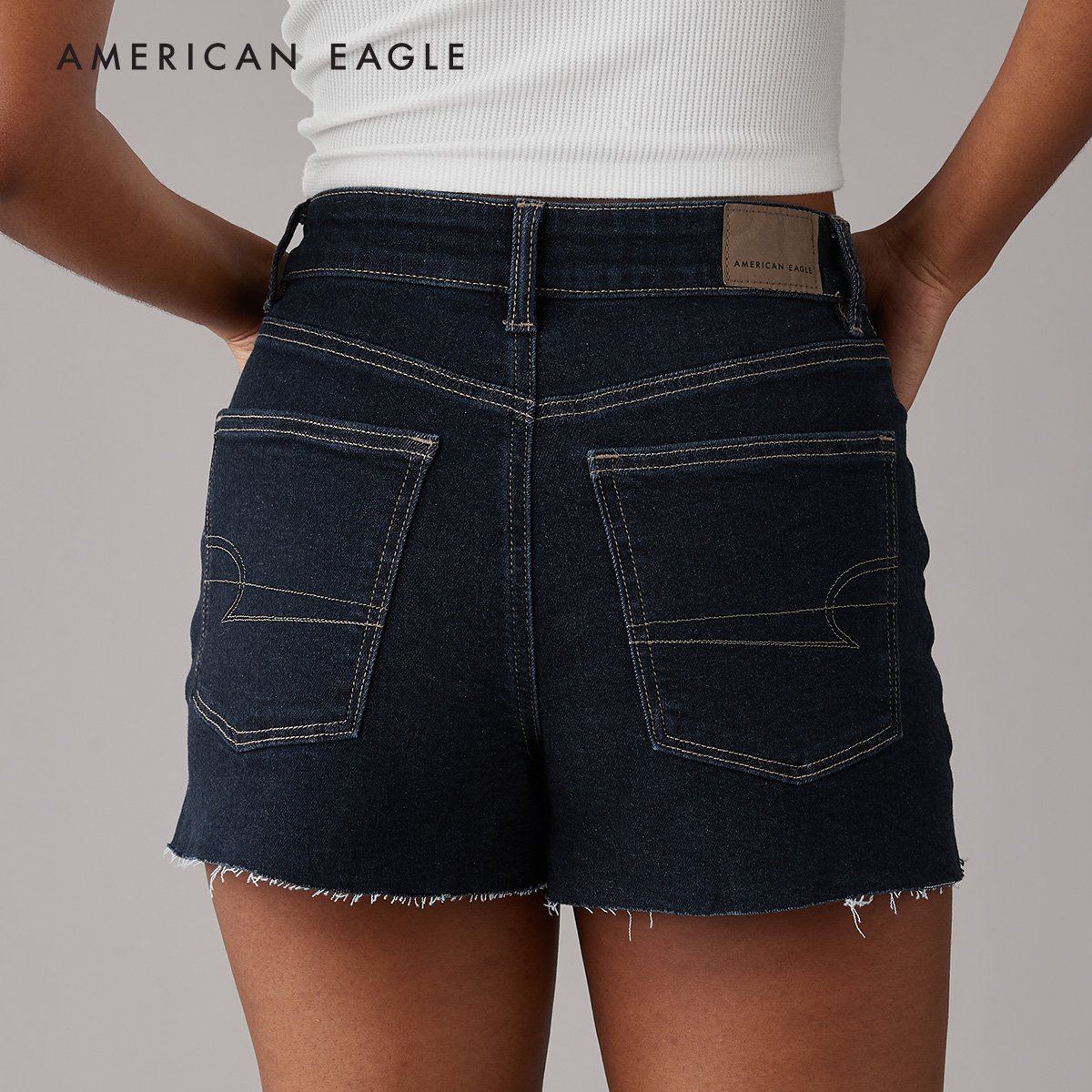 กางเกงยีนส์ขาสั้น American Eagle Stretch Crossover Waist Denim Mom Short กางเกง ยีนส์ ผู้หญิง ขาสั้น ทรงมัม (NWSS 033-7824-896)