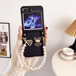 Hardcase Samsung Galaxy Z Flip 7/Z Flip 6/Z Flip 5/Z Flip 4 5G With Cute 3D Heart Bow Bear and Pearl Bracelet Chain Phone Case For Samsung Galaxy Z Flip 7/Z Flip 6/Z Flip 5/Z Flip 4