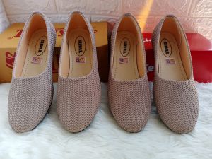 Sepatu Balet Wanita Warna Krem / Sepatu Balet