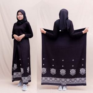 Sarung Wanita Hitam Putih Santriwati Pondok Motif Bunga Bahan Adem